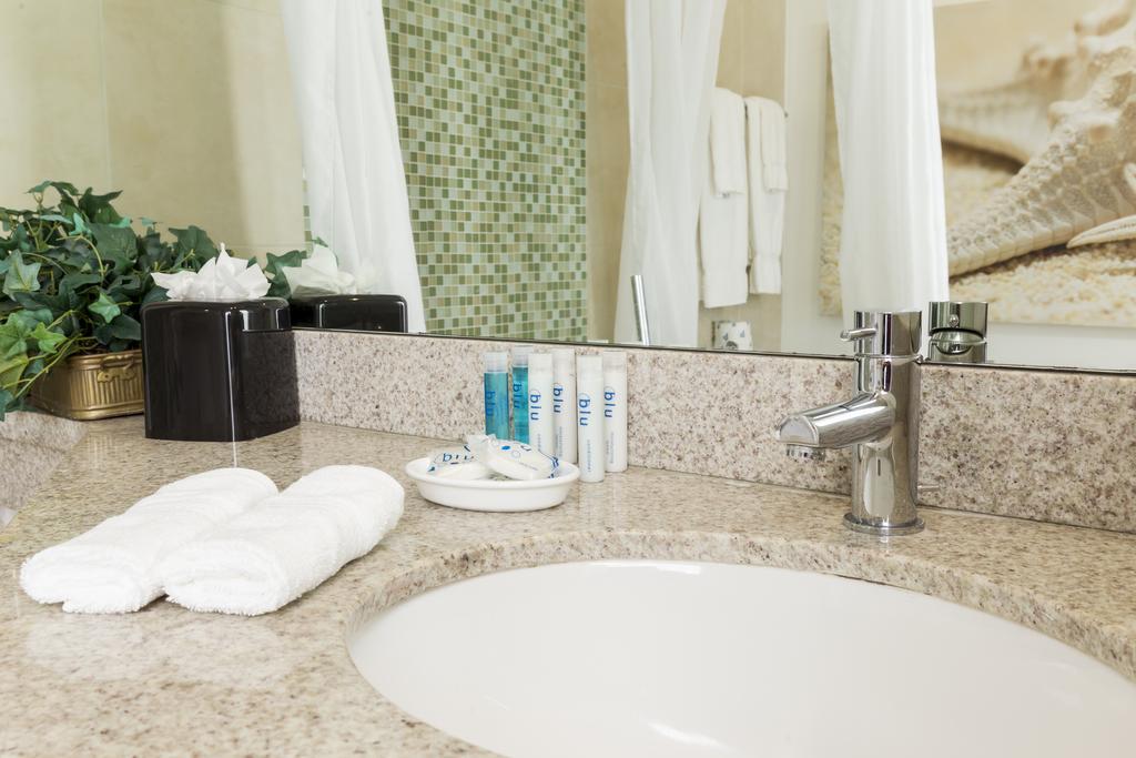 מיאמי ביץ' C Ocean Rentals At Strand Ocean Drive (Adults Only) מראה חיצוני תמונה
