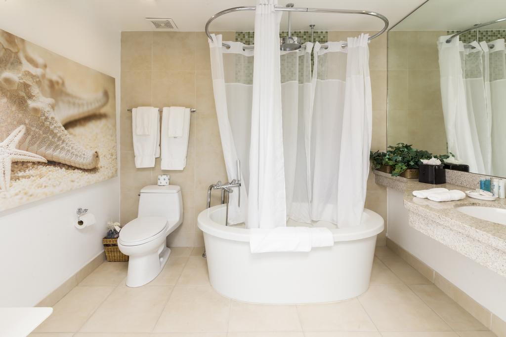 מיאמי ביץ' C Ocean Rentals At Strand Ocean Drive (Adults Only) מראה חיצוני תמונה